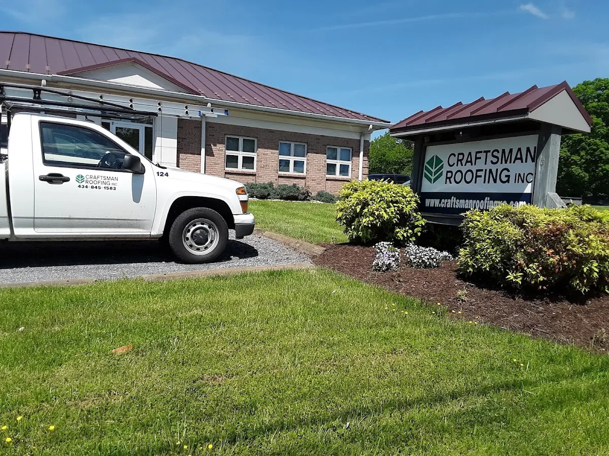 Quality Roof Replacement by experienced craftsmen in Centre-South